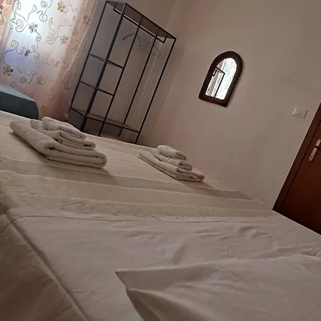 Due Finestre Sul Cortile 3* Нови-Лигуре